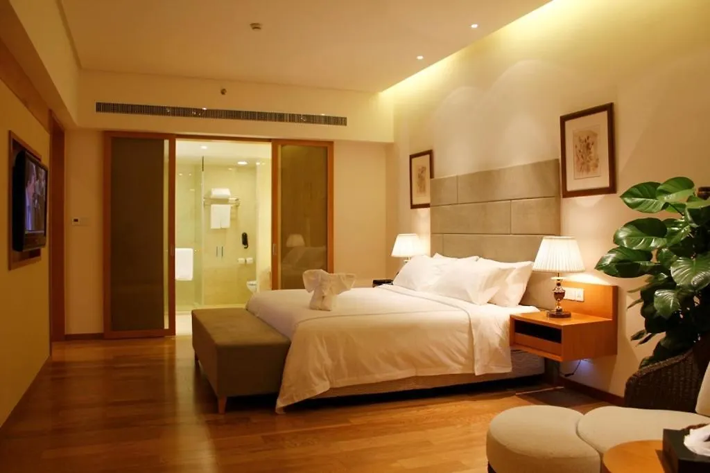 Mingshen Golf & Bay Resort Sanya 5*,